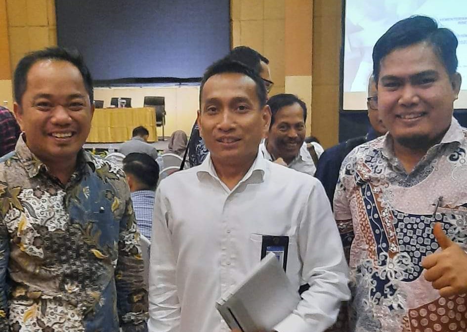 Plt Direktur PPG Andhika Ganendra, S.Si., M.M bersama dengan koordinator PPG UIM, dan Tim PPG UIM berpose bersama usai memberikan materi pada acara pembekalan teknis pelaksanaan program PPG tahun 2023 region Surabaya.