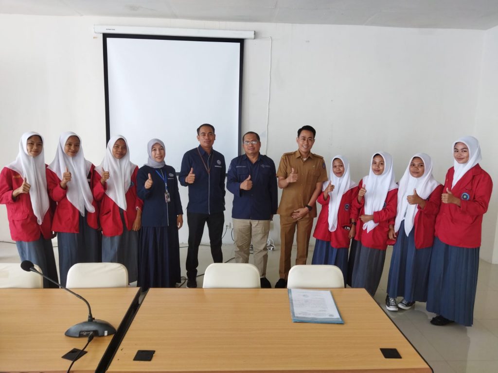 Universitas Islam Makassar (UIM) Al-Gazali menerima Siswa Praktek Kerja Lapangan (PKL) asal SMK Negeri 5 Jeneponto yang berlangsung di Ruang Rapat Lantai 3 Gedung Rektorat UIM Al-Gazali, Selasa (04/09/2023).