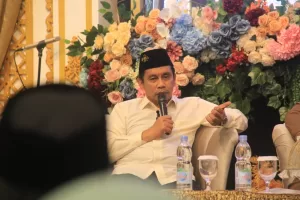 Rektor Universitas Islam Makassar (UIM) Al-Algazali, Prof. Dr. H. Muammar Bakry, Lc., MA memberi pesan penting kepada para santri dalam menjalani kehidupan sebagai seseorang santri.