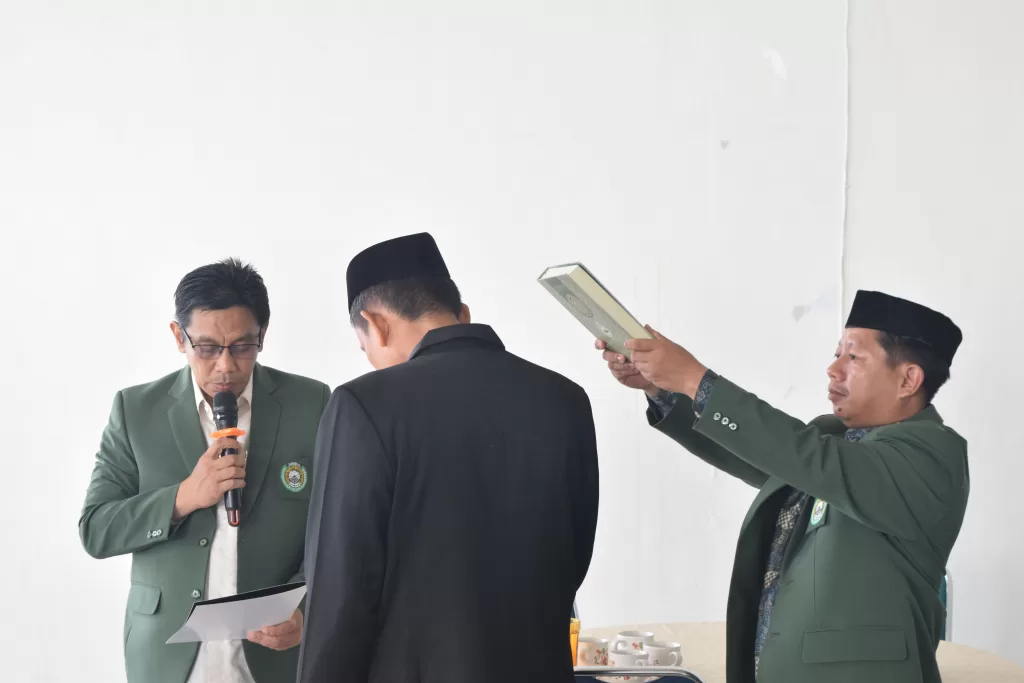 Rektor UIM Lantik Musbaing Sebagai Sekretaris Lembaga Aswaja