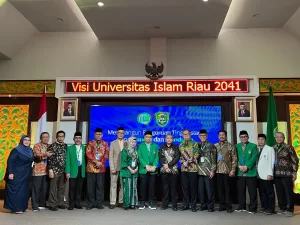 Rektor UIM Al-Gazali Prof. Muammar Bakry hadir dalam acara pelantikan Badan Kerjasama Perguruan Tinggi Islam Se-Indonesia (BKSPTIS)