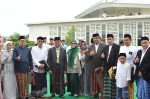 Mantan Wakil Gubernur Sulsel Agus Arifin Nu'mang Shalat Idul Fitri di Masjid Ash-Shahabah UIM