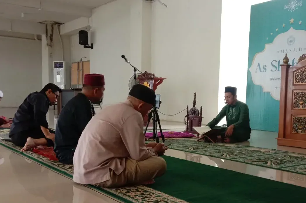 Tadarus Meriahkan Suasana Ramadhan di Masjid Ash-Shahabah UIM