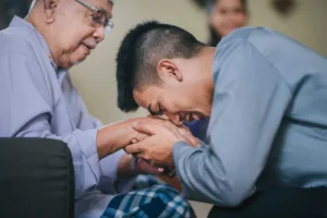 Khutbah Jumat: Anjuran Berbakti kepada Orang Tua dalam Islam