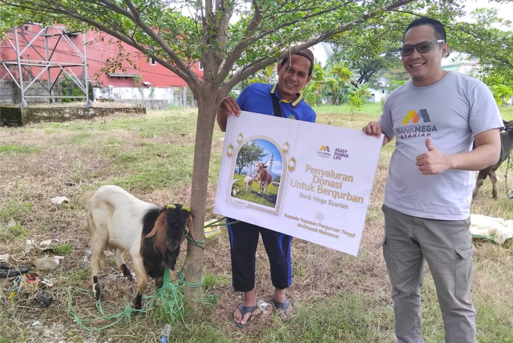 Bank Mega Syariah Salurkan Hewan Kurban ke UIM