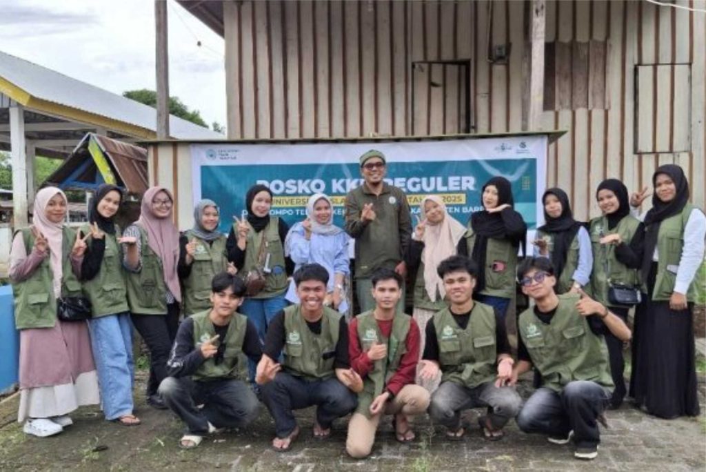 Kades Lompo Tengah Sambangi Mahasiswa KKN UIM, di Hari Sumpah Pemuda